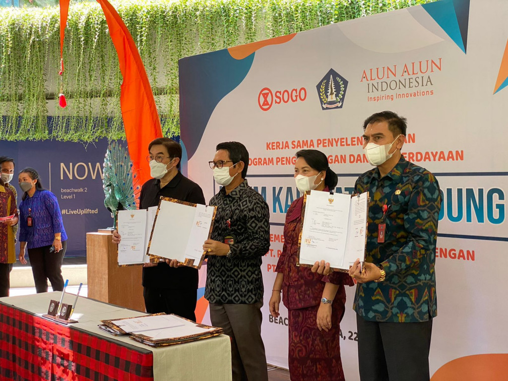 Penandatangan MoU antara Bupati Badung dengan PT Panen lestari Indonesia (Sogo ) dan PT Alun Alun kreasi Indonesia